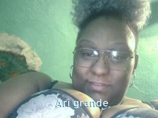 Ari_grande